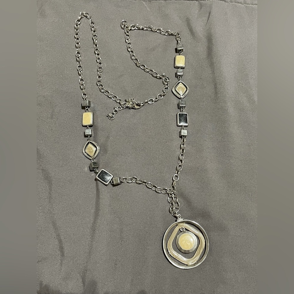 Women’s necklace